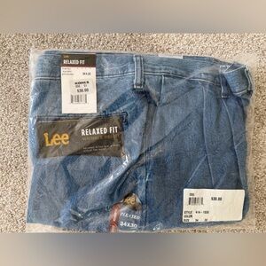 Lee Men's Relaxed Fit Pleated front Jeans - Medium Blue Denim